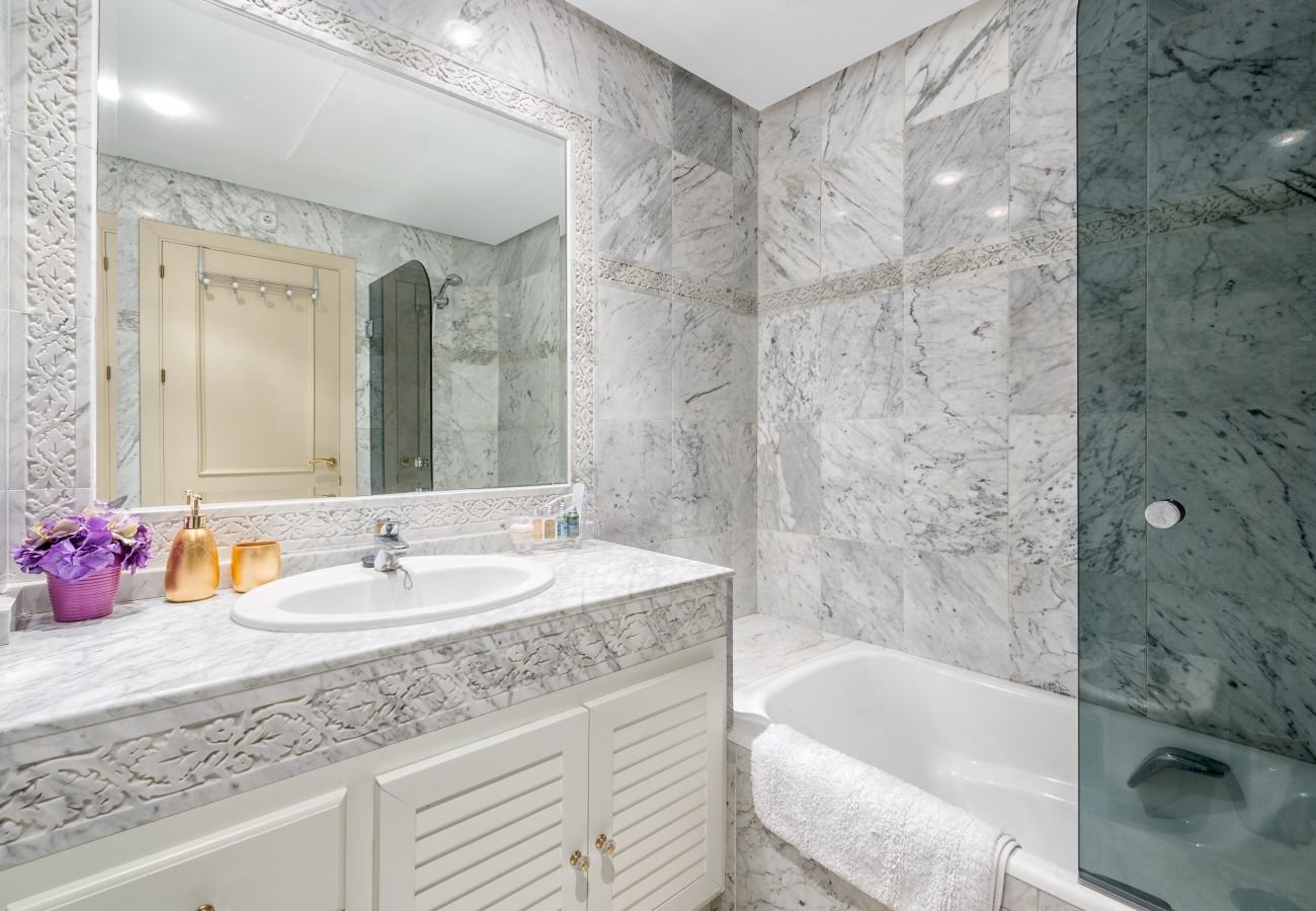 Ferienwohnung in Benalmádena - WintowinRentals Luxus und Meerblick  Puerto Marina.