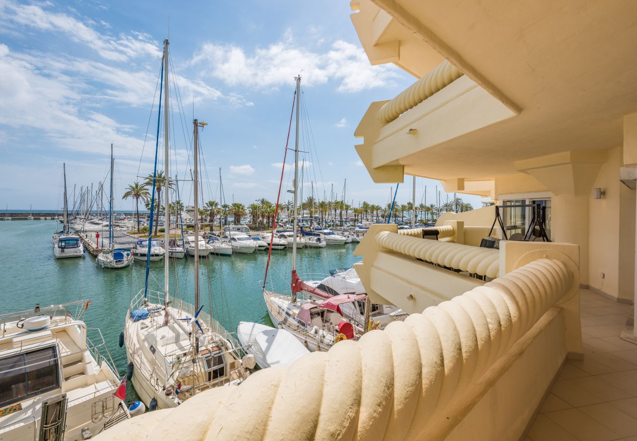 Ferienwohnung in Benalmádena - WintowinRentals Luxus und Meerblick  Puerto Marina.