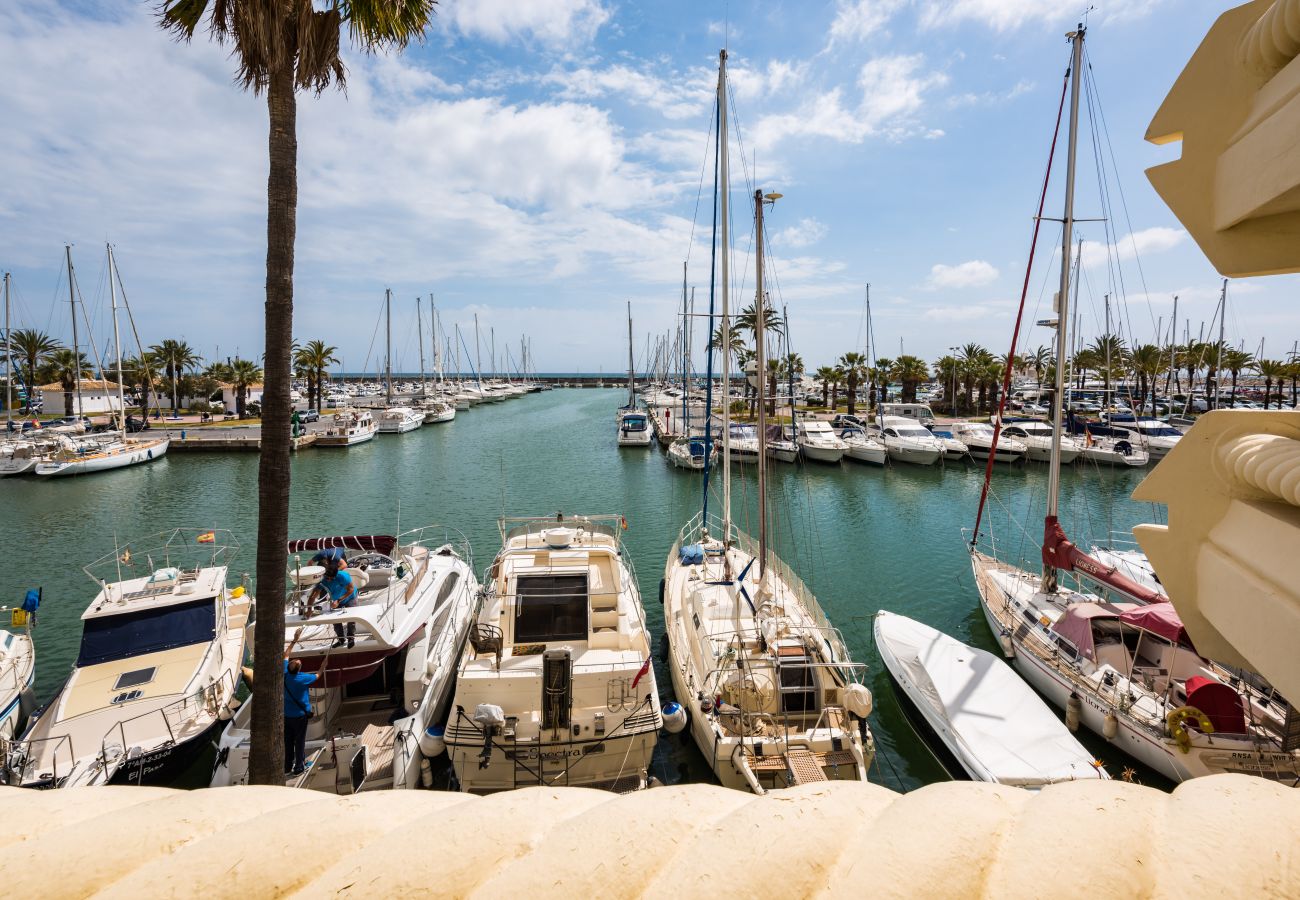 Ferienwohnung in Benalmádena - WintowinRentals Luxus und Meerblick  Puerto Marina.