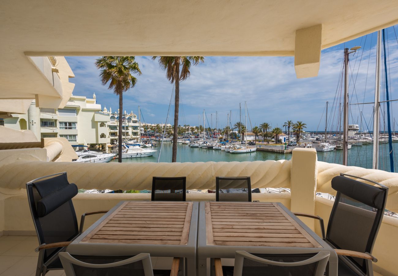 Ferienwohnung in Benalmádena - WintowinRentals Luxus und Meerblick  Puerto Marina.