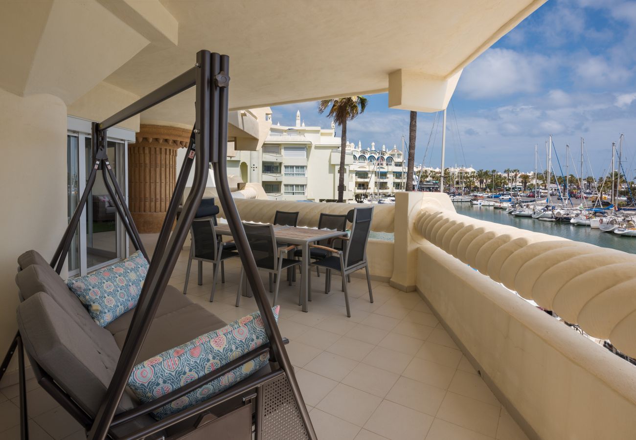 Ferienwohnung in Benalmádena - WintowinRentals Luxus und Meerblick  Puerto Marina.