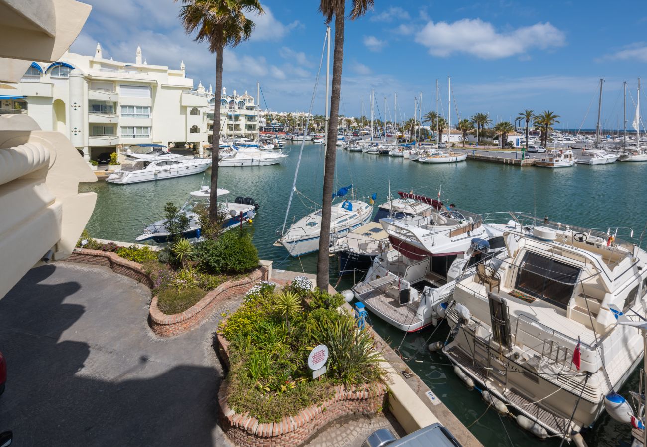 Ferienwohnung in Benalmádena - WintowinRentals Luxus und Meerblick  Puerto Marina.