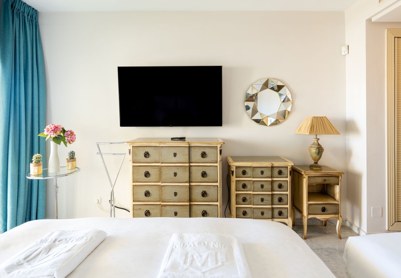 Ferienwohnung in Benalmádena - WintowinRentals Luxus und Meerblick  Puerto Marina.