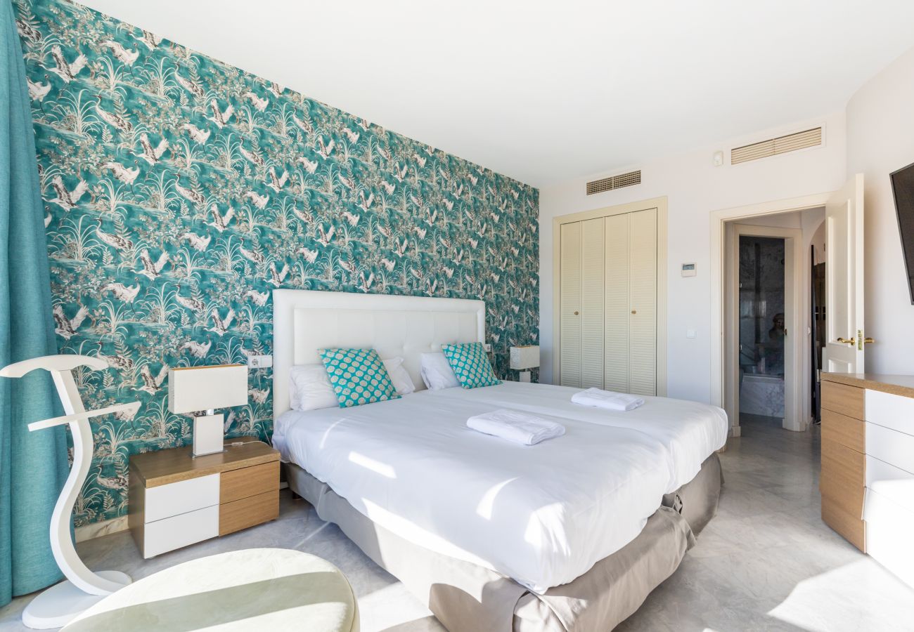 Ferienwohnung in Benalmádena - WintowinRentals Luxus und Meerblick  Puerto Marina.