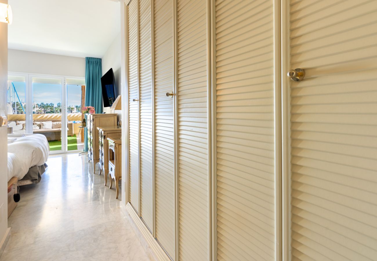 Ferienwohnung in Benalmádena - WintowinRentals Luxus und Meerblick  Puerto Marina.