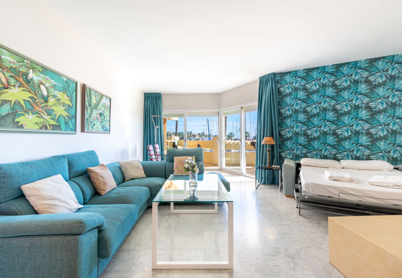 Ferienwohnung in Benalmádena - WintowinRentals Luxus und Meerblick  Puerto Marina.