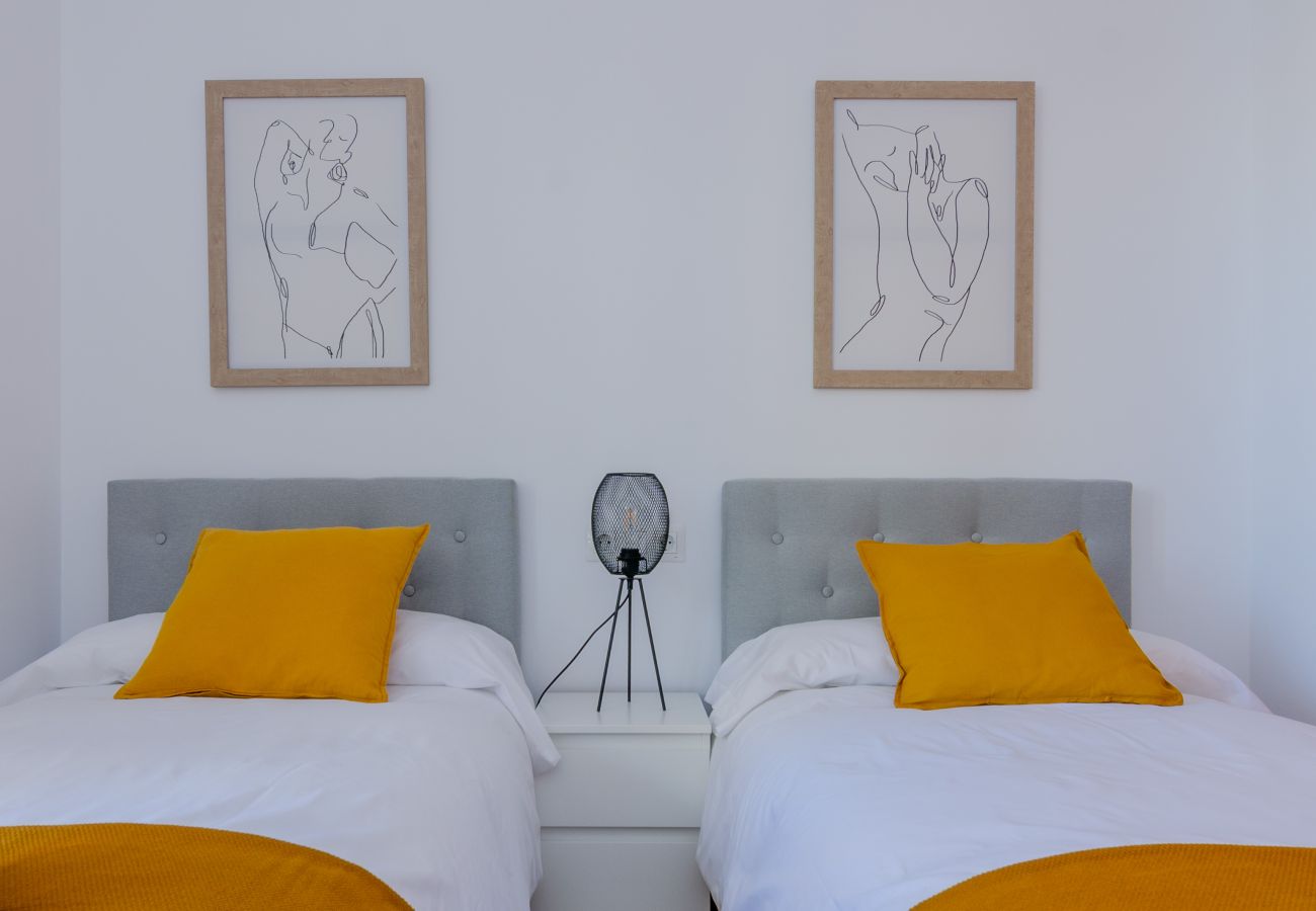 Ferienwohnung in Málaga - WintowinRentals Teatinos, Málaga, Metro & Parking.