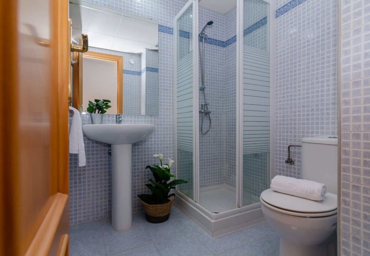 Ferienwohnung in Málaga - WintowinRentals Teatinos, Málaga, Metro & Parking.