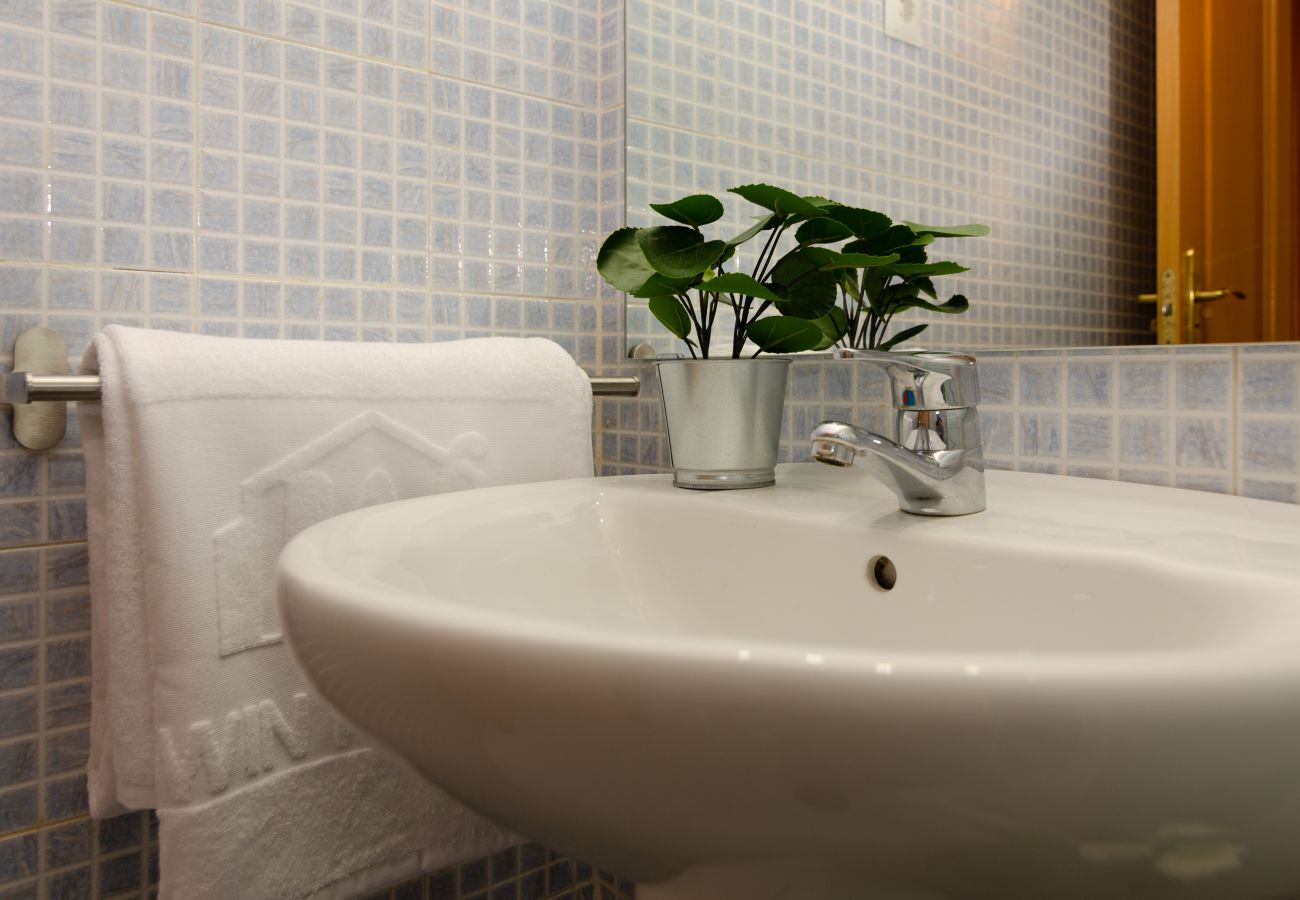 Ferienwohnung in Málaga - WintowinRentals Teatinos, Málaga, Metro & Parking.