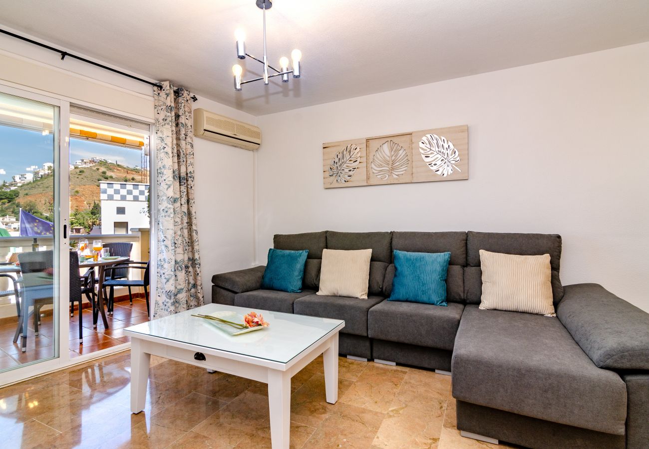 Ferienwohnung in Torre de Benagalbon - WintowinRentals Pool, Sonnenseite & Parkplatz.