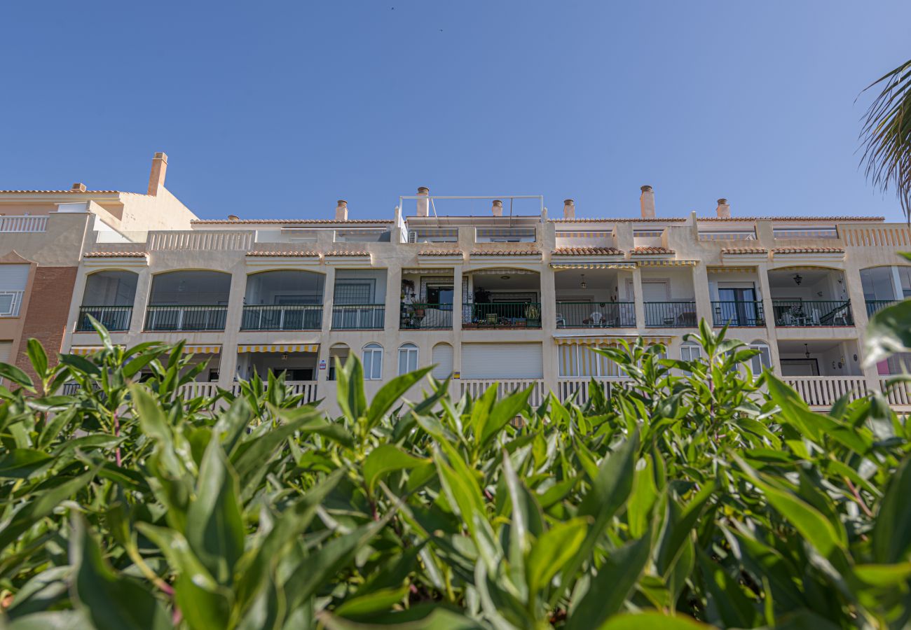 Ferienwohnung in Torre de Benagalbon - WintowinRentals Tolle Wohnung in der 1. Strandlinie