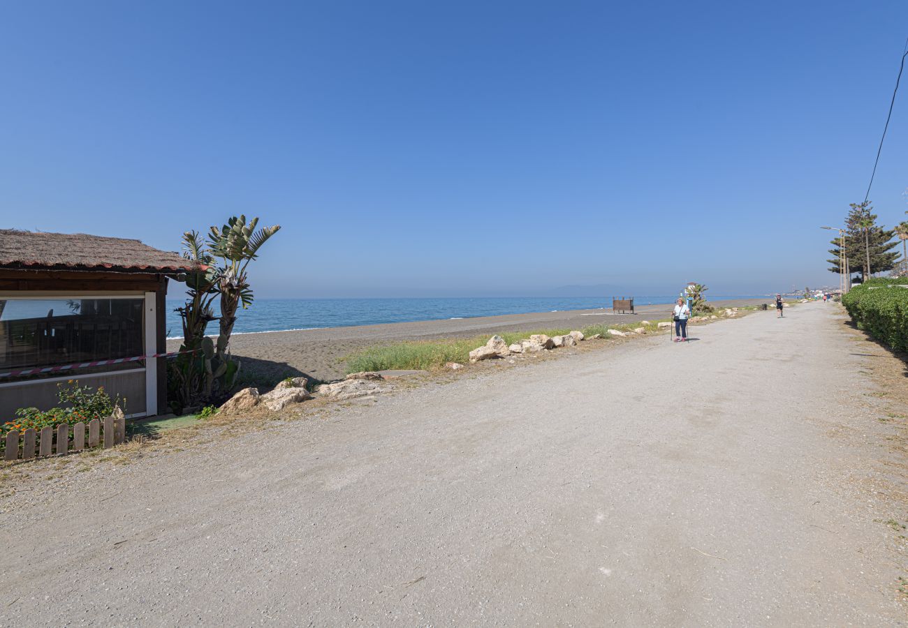 Ferienwohnung in Torre de Benagalbon - WintowinRentals Tolle Wohnung in der 1. Strandlinie