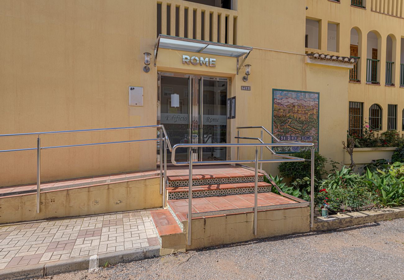 Ferienwohnung in Torre de Benagalbon - WintowinRentals Tolle Wohnung in der 1. Strandlinie