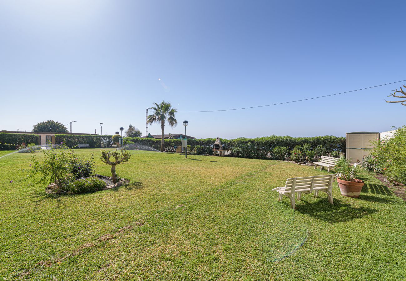 Ferienwohnung in Torre de Benagalbon - WintowinRentals Tolle Wohnung in der 1. Strandlinie