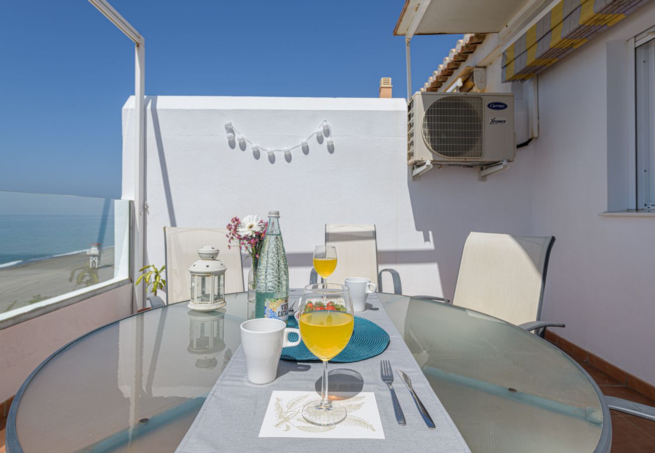 Ferienwohnung in Torre de Benagalbon - WintowinRentals Tolle Wohnung in der 1. Strandlinie