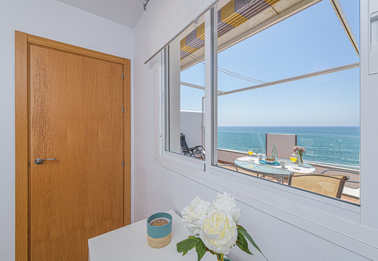 Ferienwohnung in Torre de Benagalbon - WintowinRentals Tolle Wohnung in der 1. Strandlinie