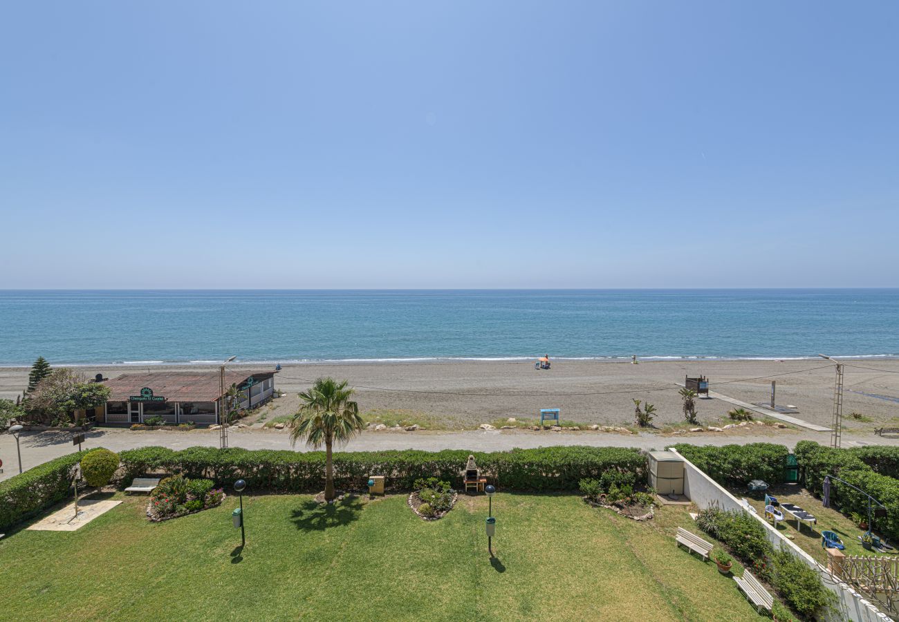 Ferienwohnung in Torre de Benagalbon - WintowinRentals Tolle Wohnung in der 1. Strandlinie