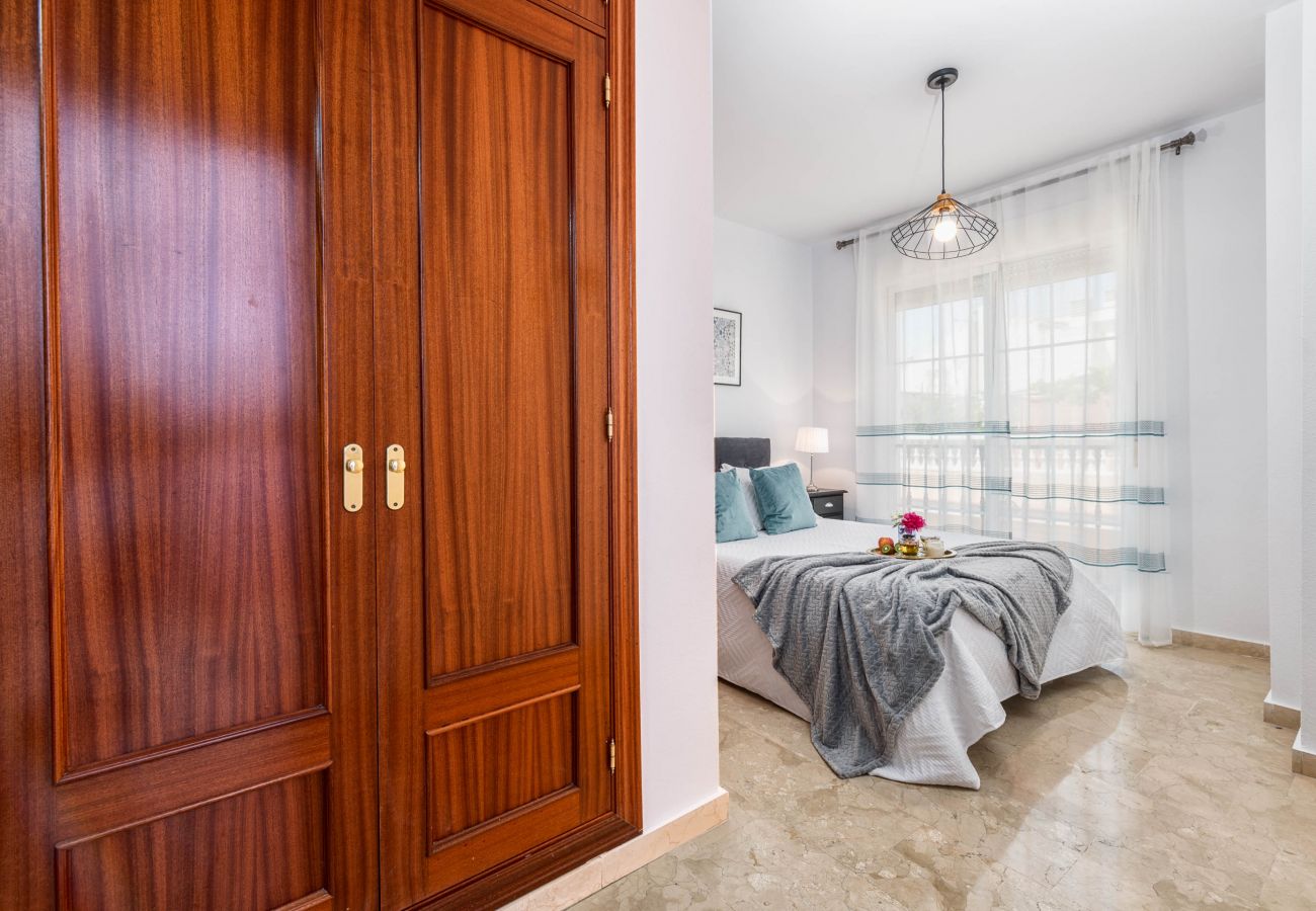 Ferienwohnung in Málaga - WintoWinRentals - La Estancia KOSTENLOSE PARKPLÄTZE.