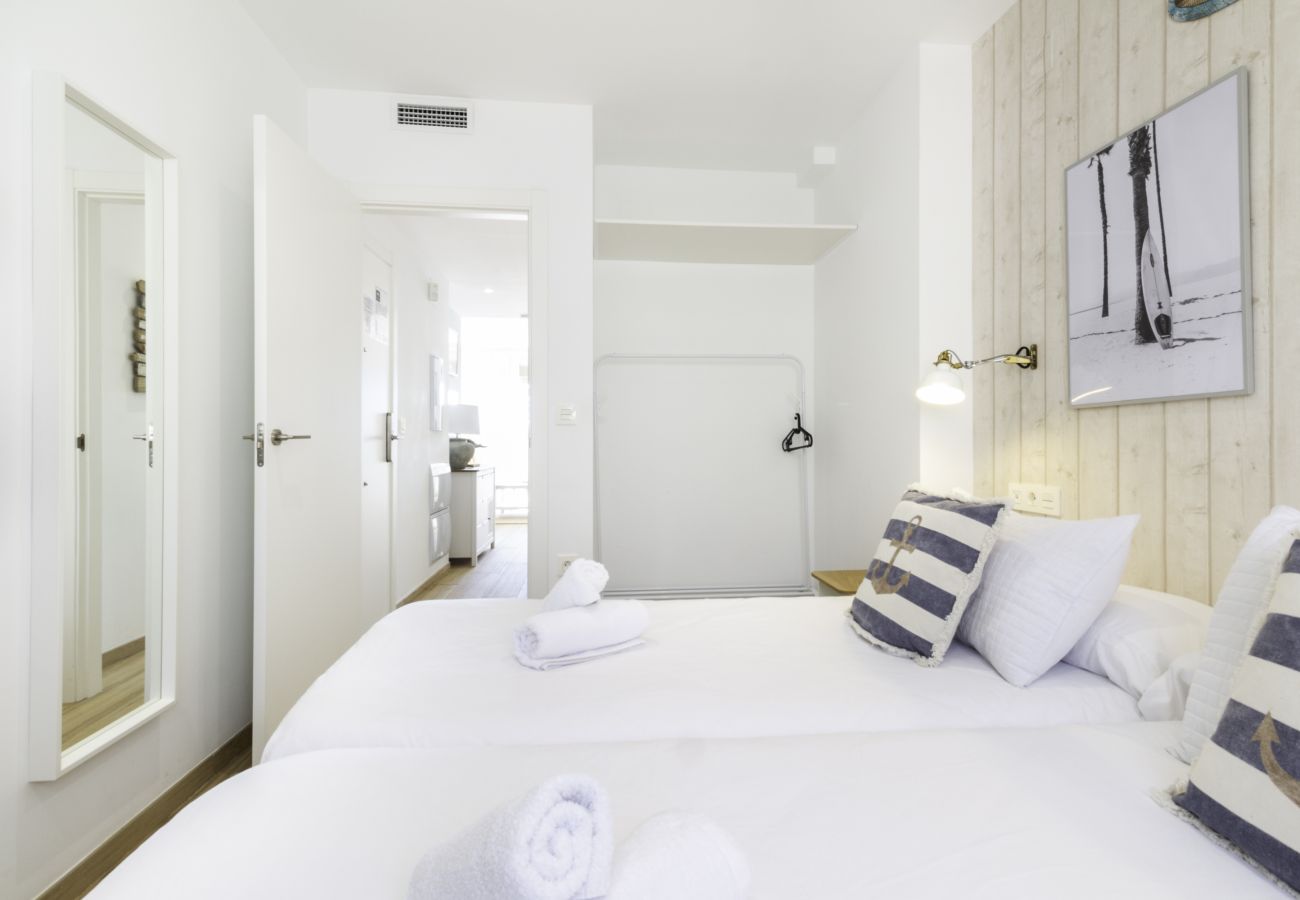 Ferienwohnung in Málaga - WintoWinRentals - Apartment im nautischen Stil.