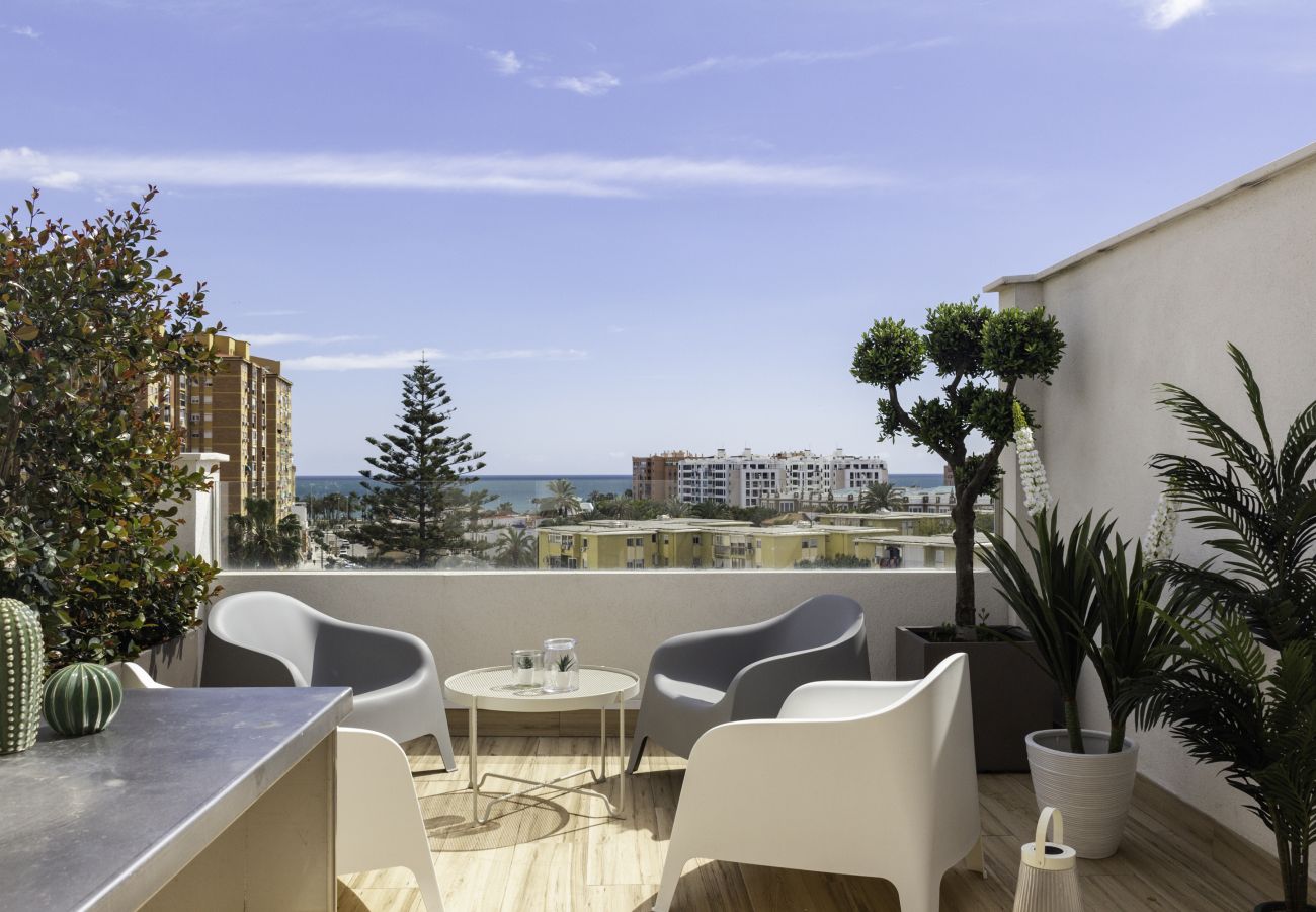 Ferienwohnung in Málaga - WintoWinRentals - Super Aussicht mit Terrasse neben dem Strand.
