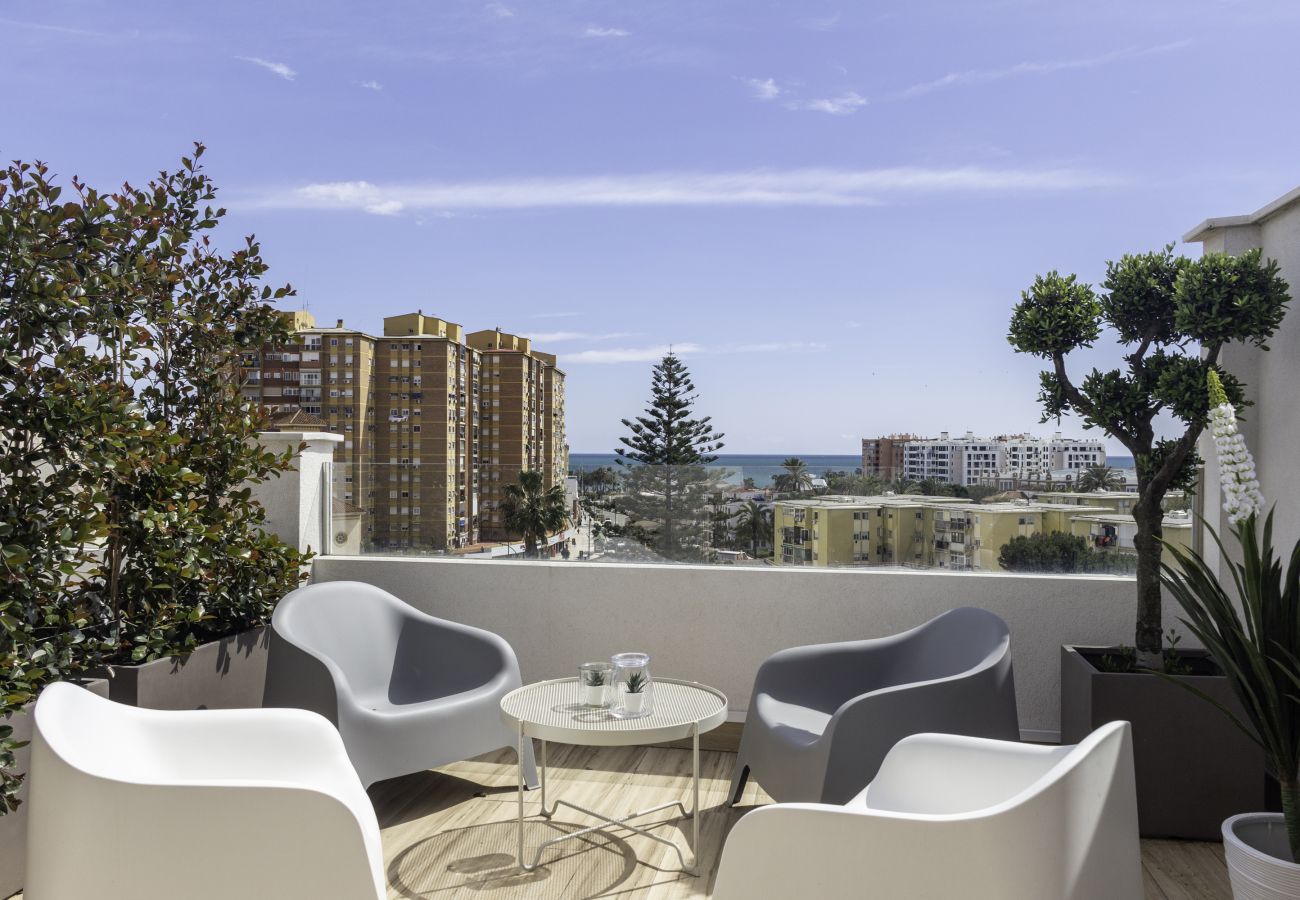 Ferienwohnung in Málaga - WintoWinRentals - Super Aussicht mit Terrasse neben dem Strand.