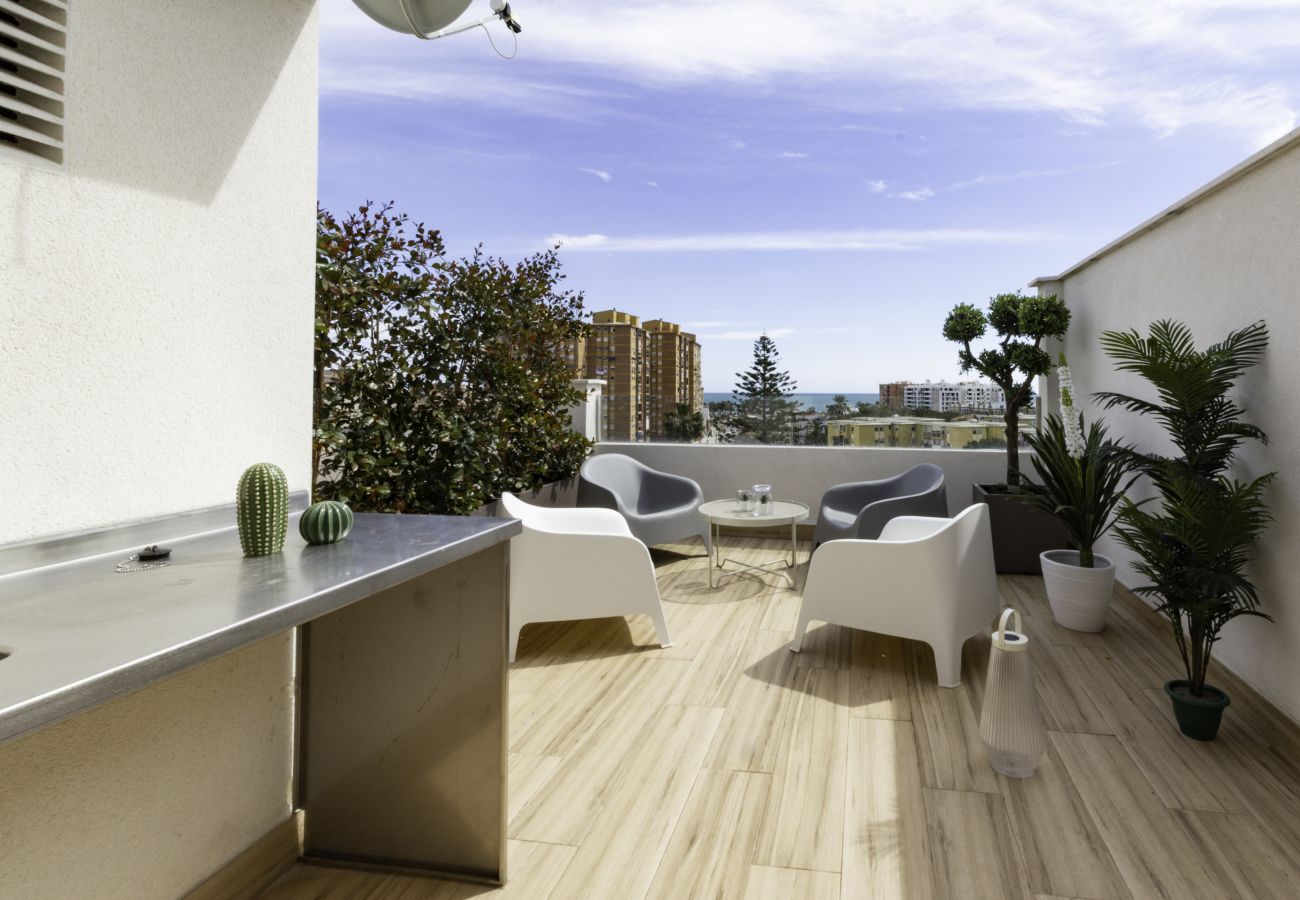 Ferienwohnung in Málaga - WintoWinRentals - Super Aussicht mit Terrasse neben dem Strand.