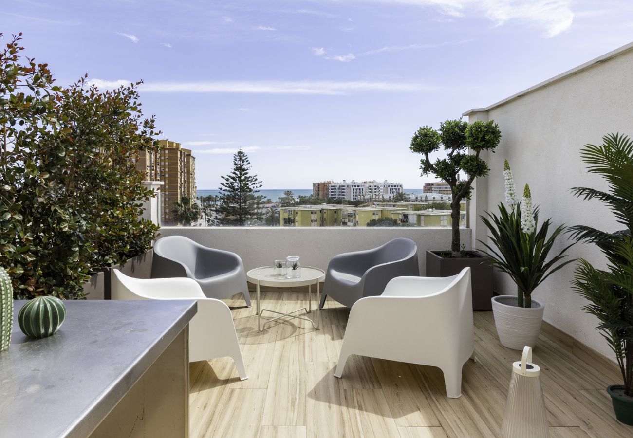 Ferienwohnung in Málaga - WintoWinRentals - Super Aussicht mit Terrasse neben dem Strand.