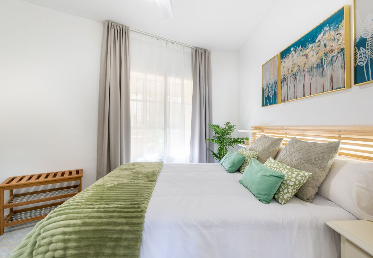 Ferienwohnung in Benalmádena - WintowinRentals Luxuswohnung mitten in Puerto Marina.