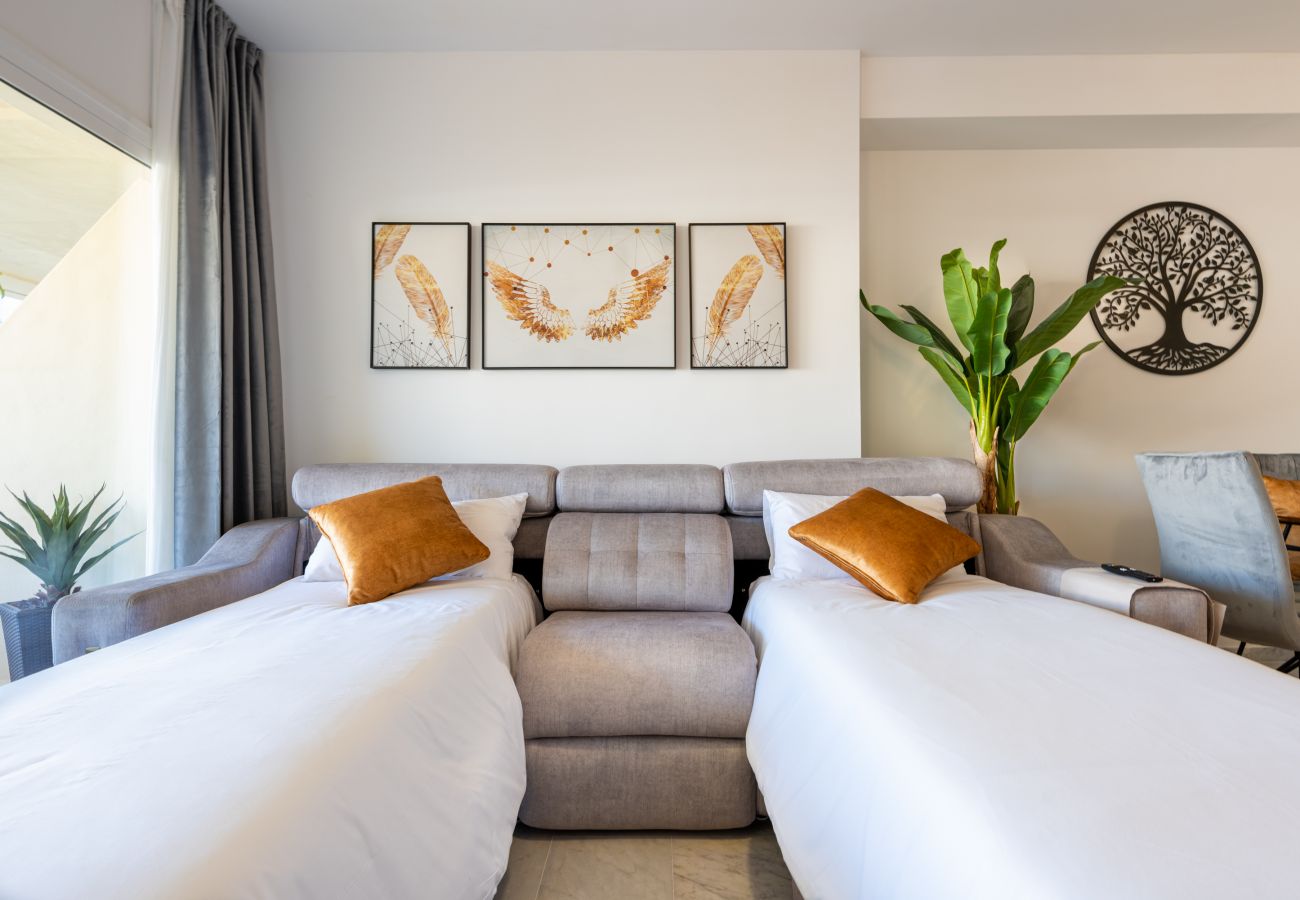 Ferienwohnung in Benalmádena - WintowinRentals Luxuswohnung mitten in Puerto Marina.