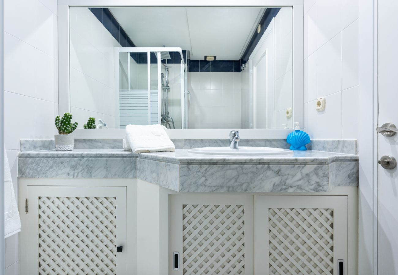 Ferienwohnung in Benalmádena - WintowinRentals Luxuswohnung mitten in Puerto Marina.