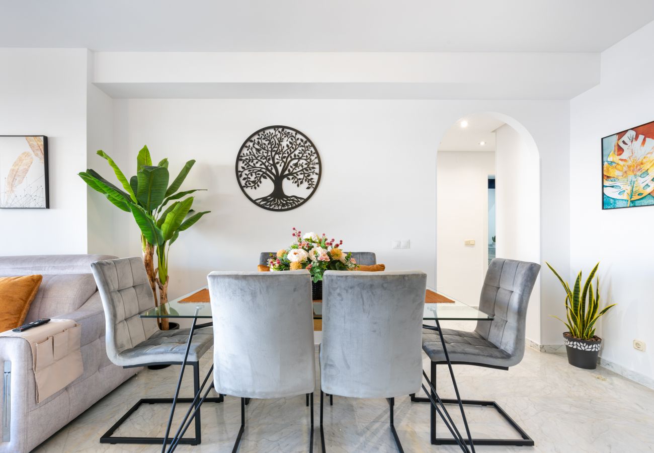 Ferienwohnung in Benalmádena - WintowinRentals Luxuswohnung mitten in Puerto Marina.