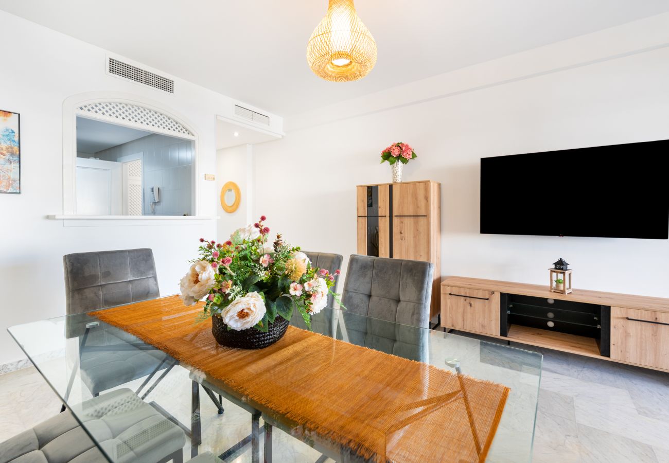 Ferienwohnung in Benalmádena - WintowinRentals Luxuswohnung mitten in Puerto Marina.