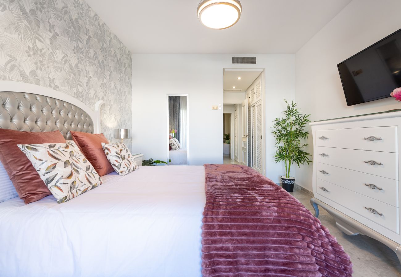 Ferienwohnung in Benalmádena - WintowinRentals Luxuswohnung mitten in Puerto Marina.