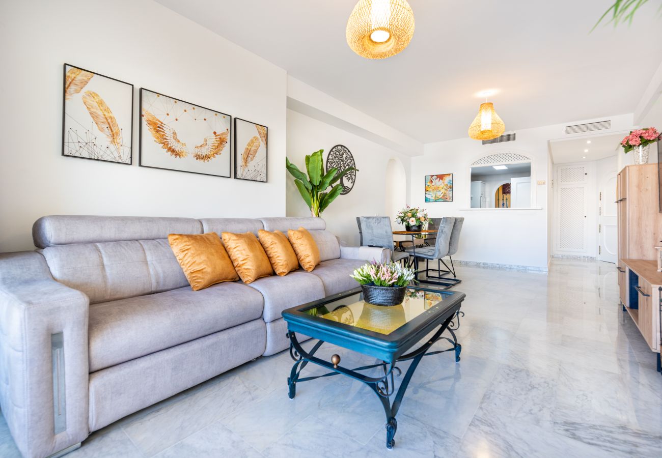 Ferienwohnung in Benalmádena - WintowinRentals Luxuswohnung mitten in Puerto Marina.