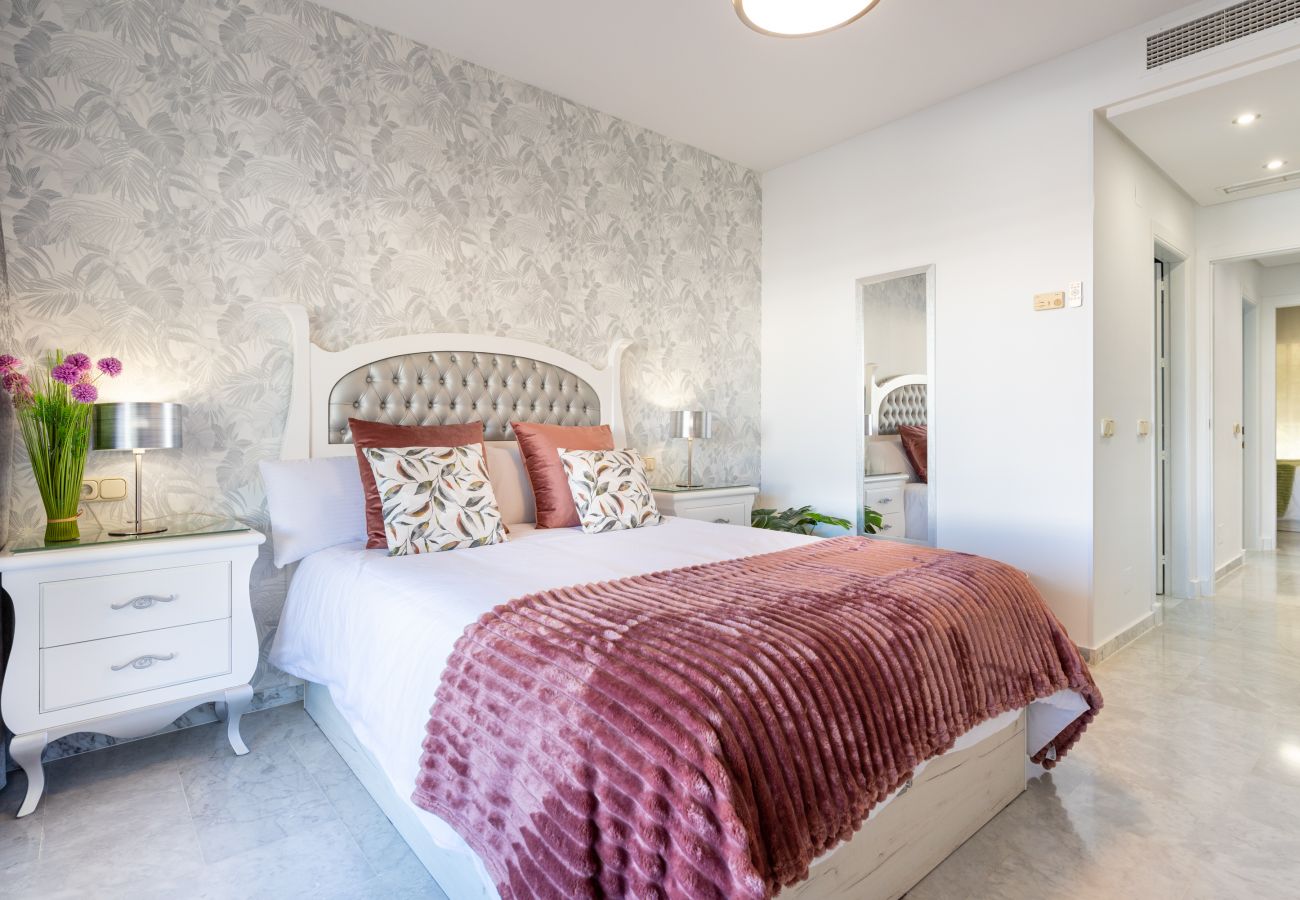 Ferienwohnung in Benalmádena - WintowinRentals Luxuswohnung mitten in Puerto Marina.