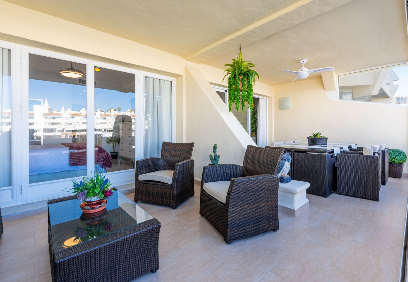 Ferienwohnung in Benalmádena - WintowinRentals Luxuswohnung mitten in Puerto Marina.