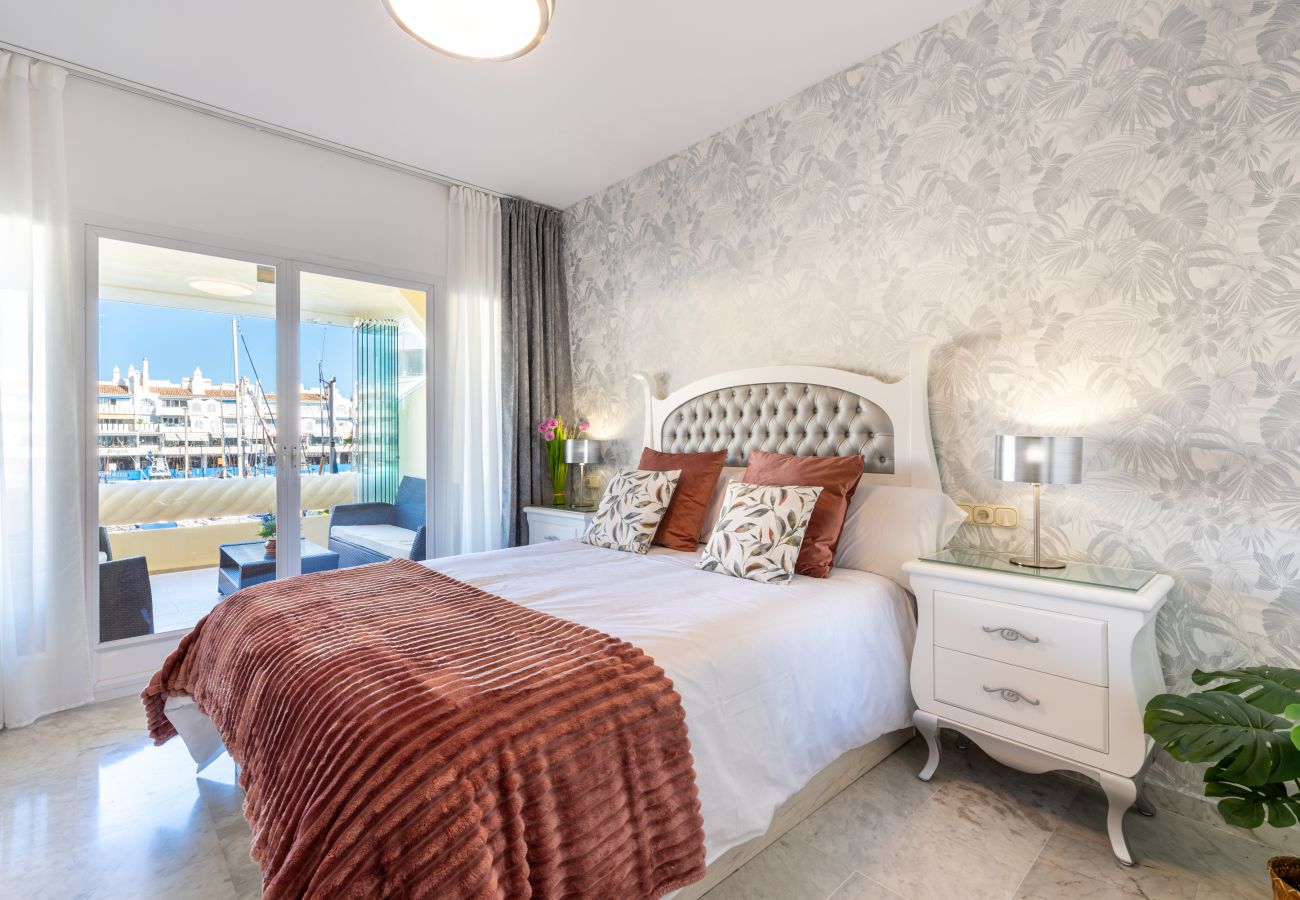 Ferienwohnung in Benalmádena - WintowinRentals Luxuswohnung mitten in Puerto Marina.