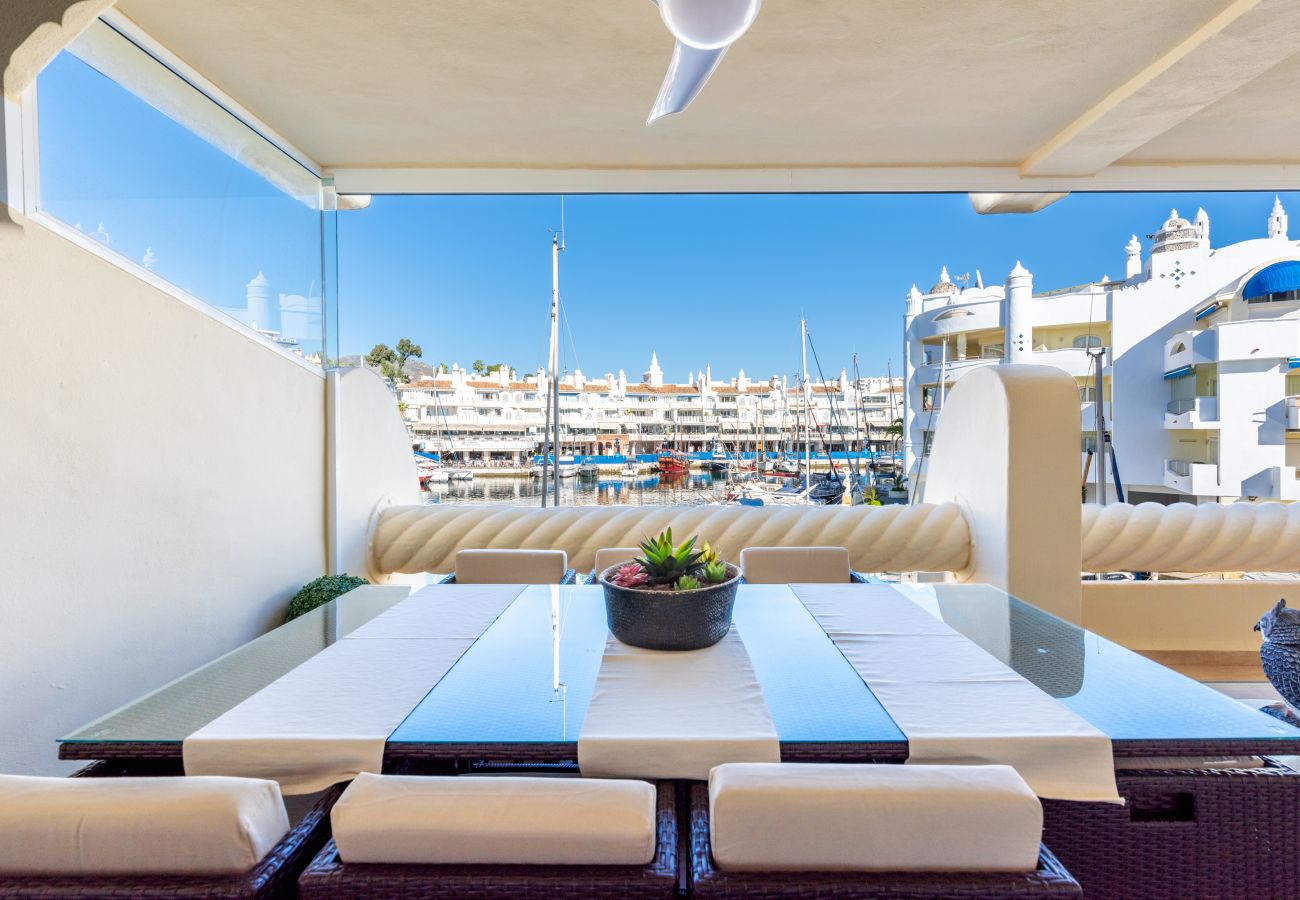 Ferienwohnung in Benalmádena - WintowinRentals Luxuswohnung mitten in Puerto Marina.