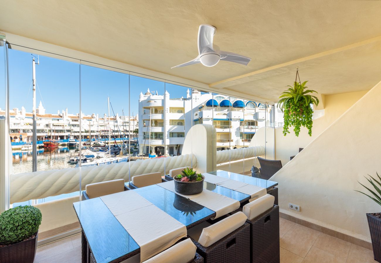 Ferienwohnung in Benalmádena - WintowinRentals Luxuswohnung mitten in Puerto Marina.