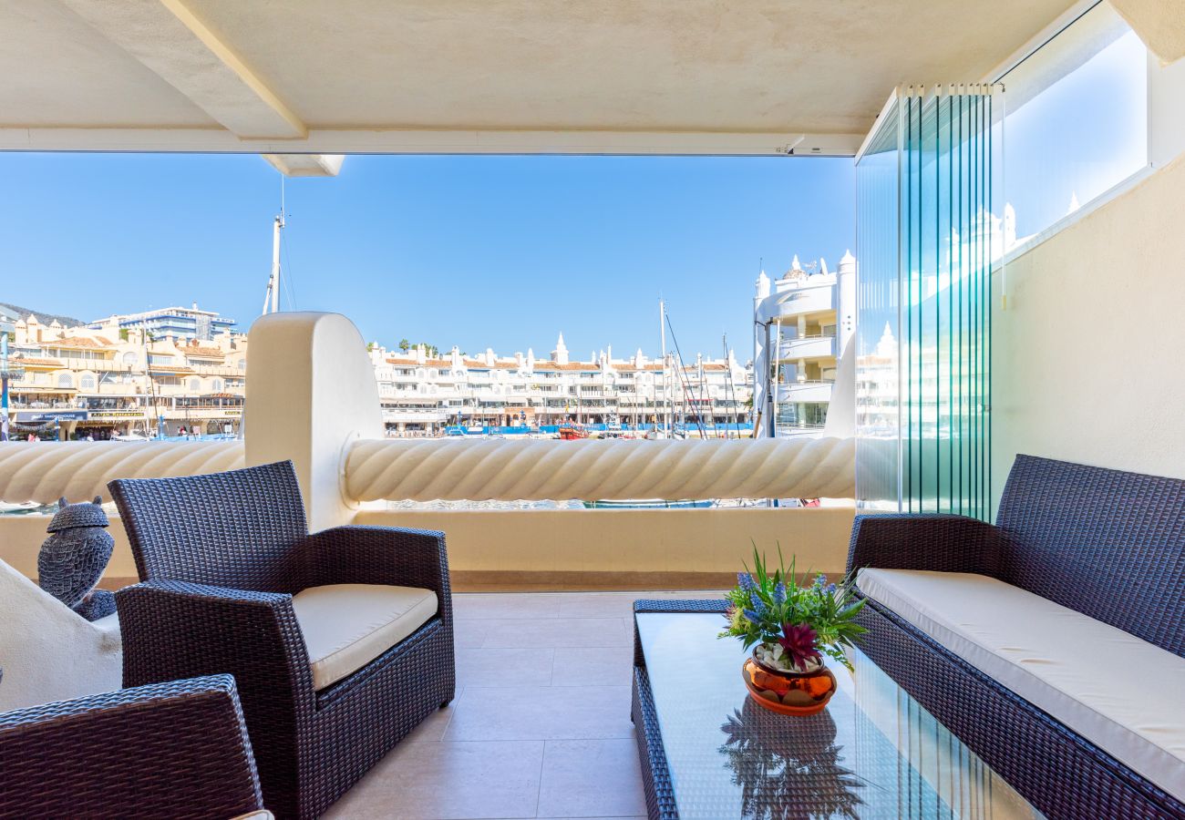 Ferienwohnung in Benalmádena - WintowinRentals Luxuswohnung mitten in Puerto Marina.