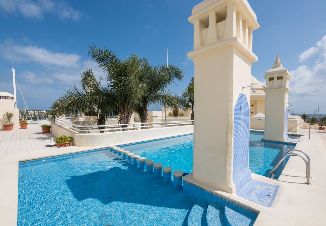 Ferienwohnung in Benalmádena - WintowinRentals Luxuswohnung mitten in Puerto Marina.