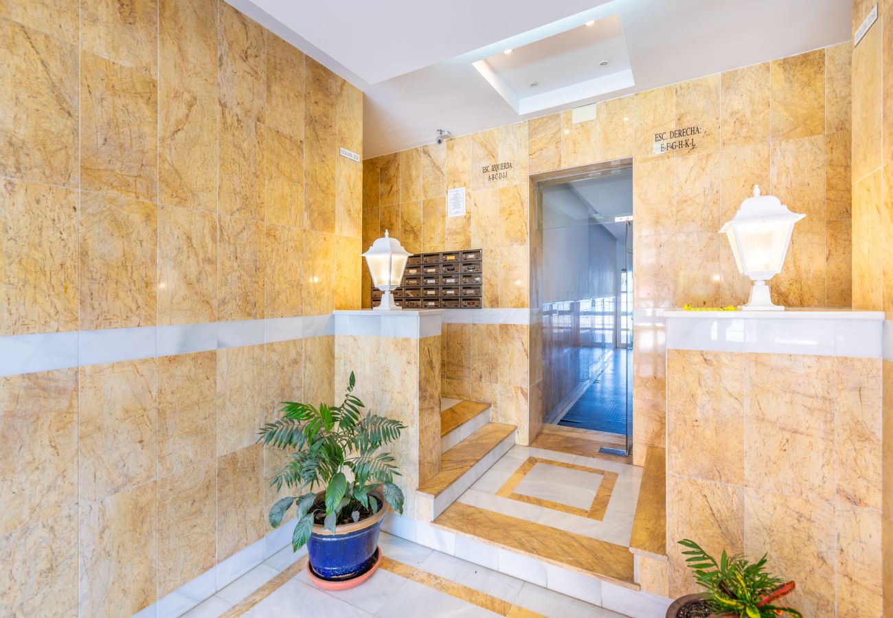 Ferienwohnung in Rincón de la Victoria - WintowinRentals 1st Line Beach, Parking and WIFI