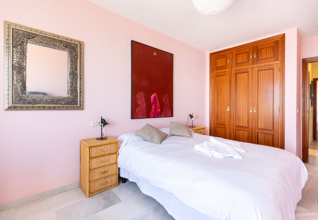 Ferienwohnung in Rincón de la Victoria - WintowinRentals 1st Line Beach, Parking and WIFI