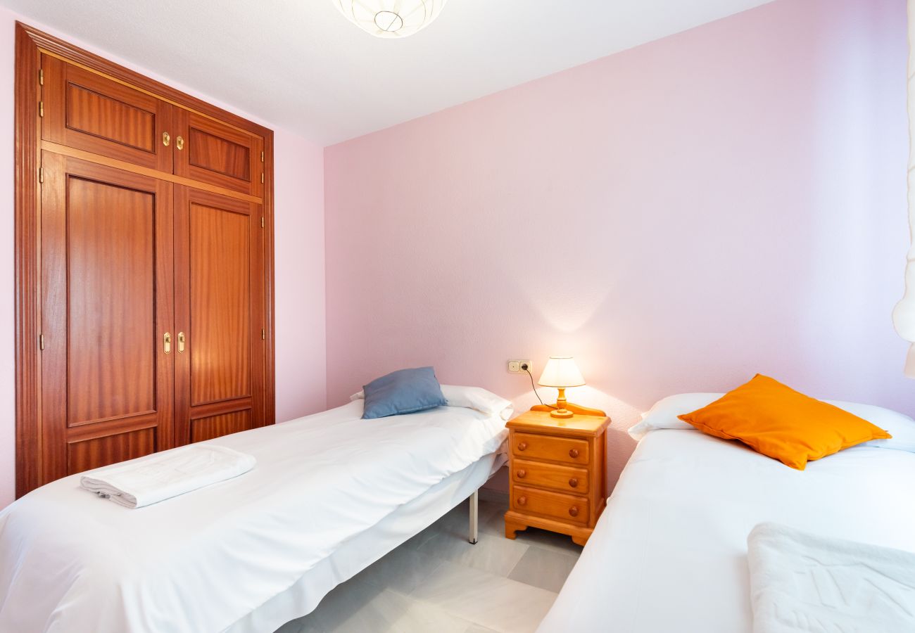 Ferienwohnung in Rincón de la Victoria - WintowinRentals 1st Line Beach, Parking and WIFI