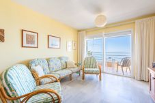 Ferienwohnung in Rincón de la Victoria - WintowinRentals 1st Line Beach, Parking and WIFI