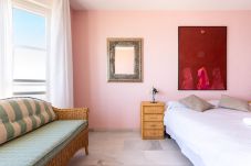 Ferienwohnung in Rincón de la Victoria - WintowinRentals 1st Line Beach, Parking and WIFI