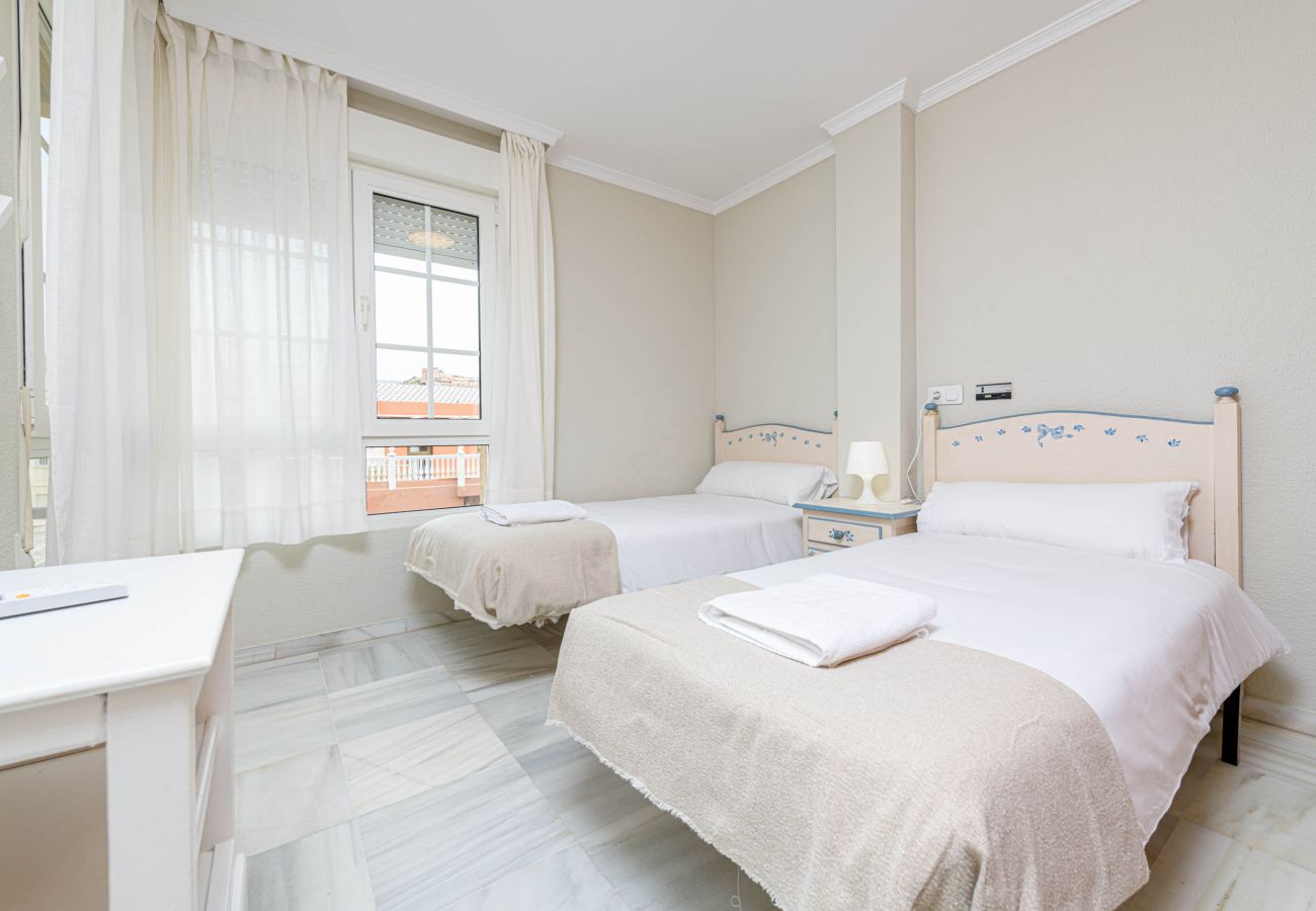 Ferienwohnung in Rincón de la Victoria - WintowinRentals Ferienwohnung direkt am Meer mit spektakulärer Aussicht