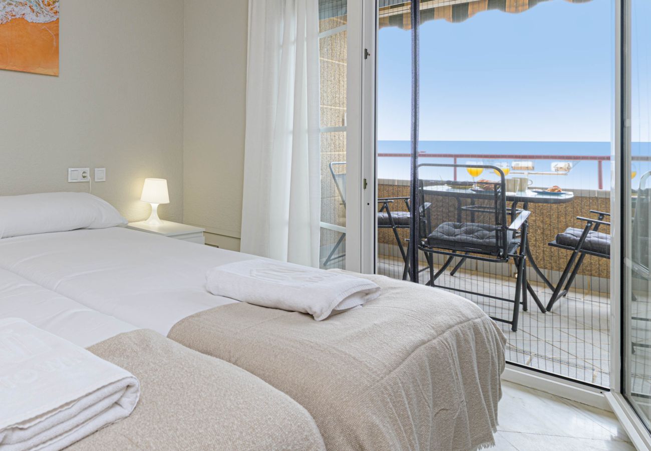 Ferienwohnung in Rincón de la Victoria - WintowinRentals Ferienwohnung direkt am Meer mit spektakulärer Aussicht