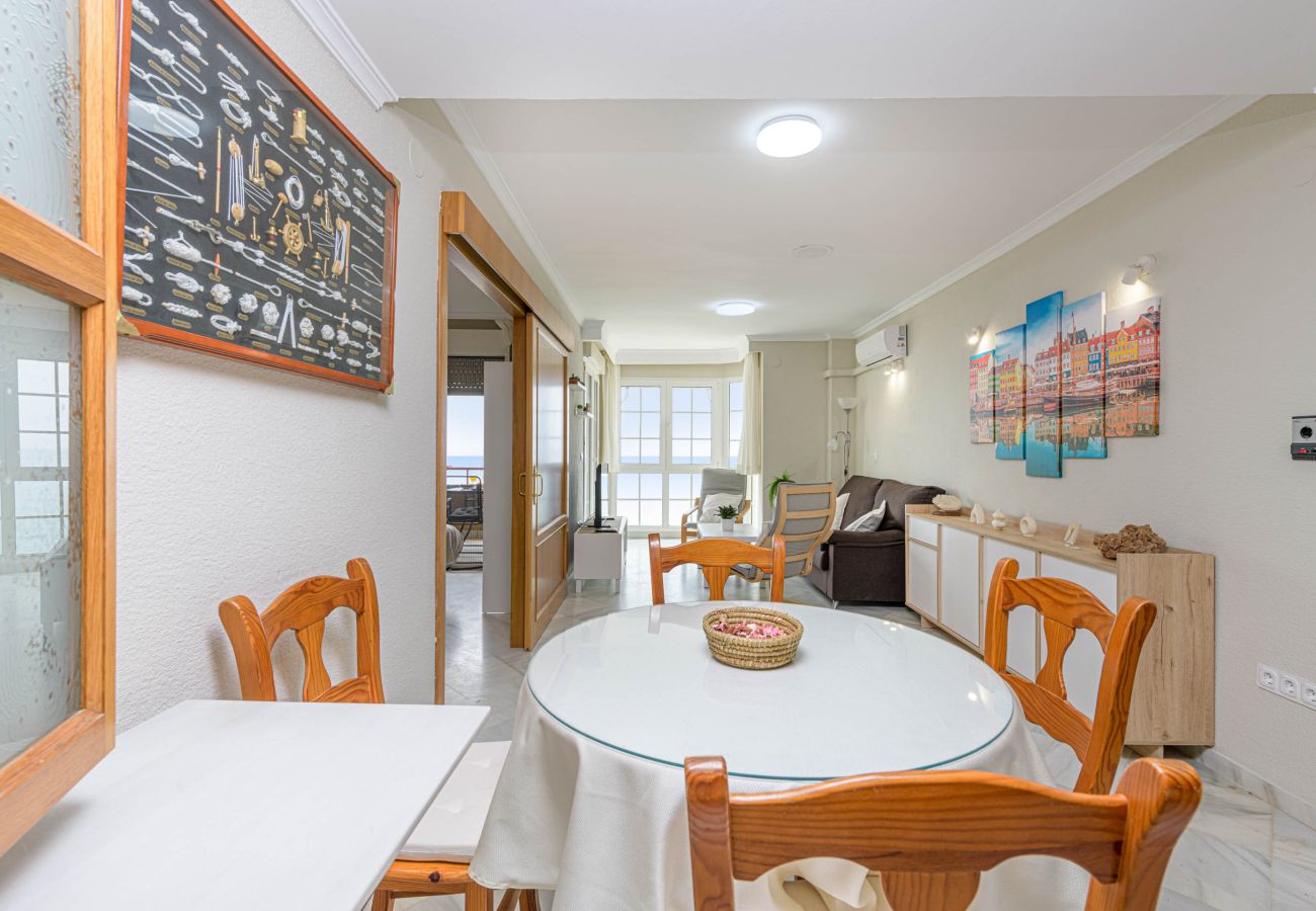 Ferienwohnung in Rincón de la Victoria - WintowinRentals Ferienwohnung direkt am Meer mit spektakulärer Aussicht