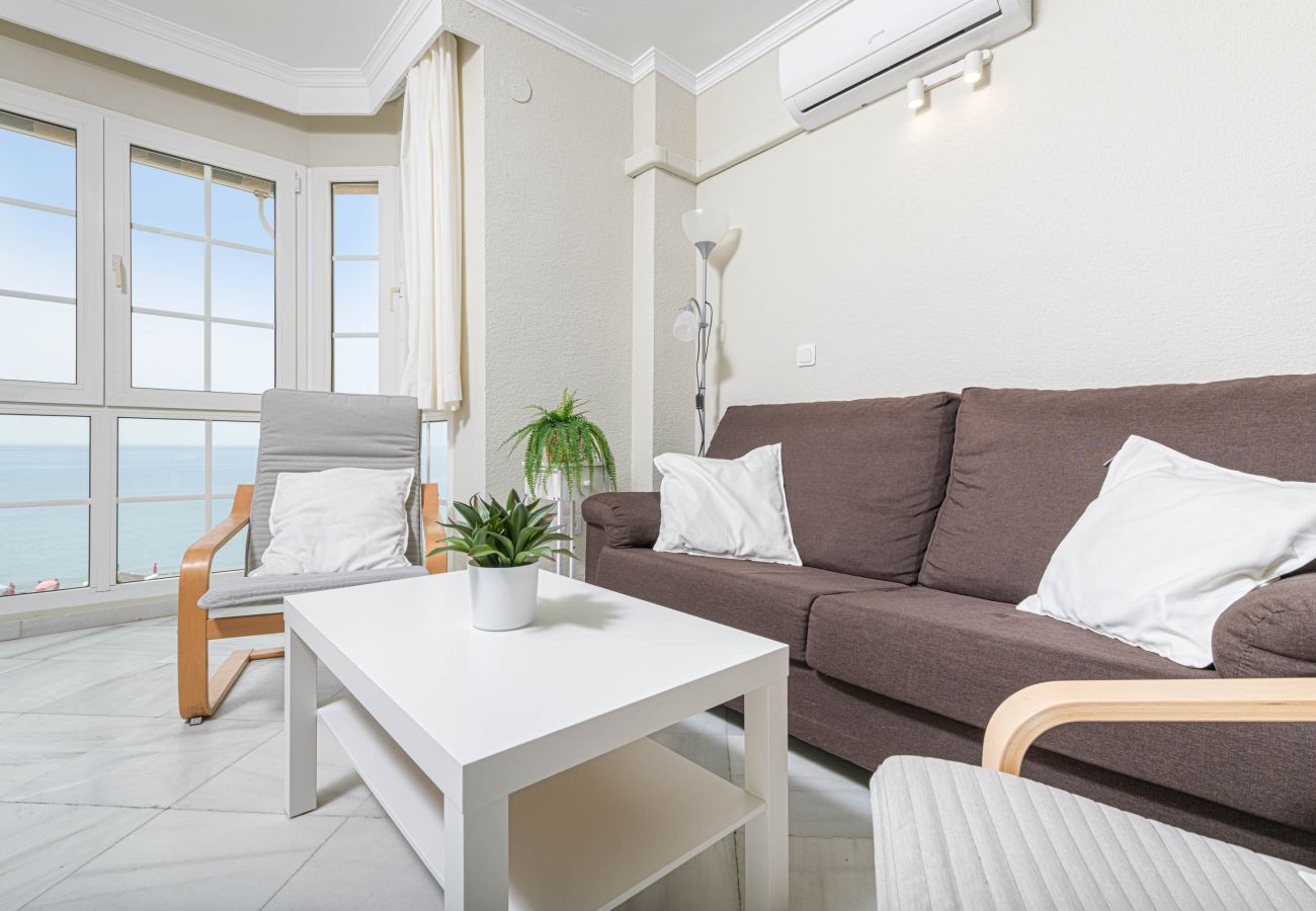 Ferienwohnung in Rincón de la Victoria - WintowinRentals Ferienwohnung direkt am Meer mit spektakulärer Aussicht